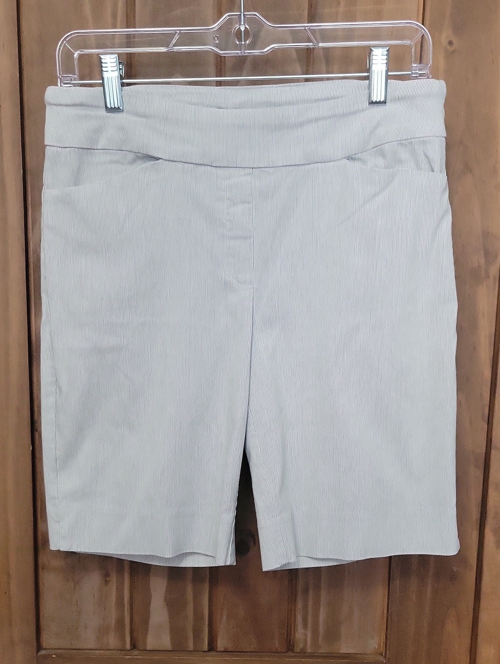 Women’s Light Gray Pull-On Stretch Shorts